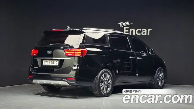 Kia Carnival 2019 thumb 2