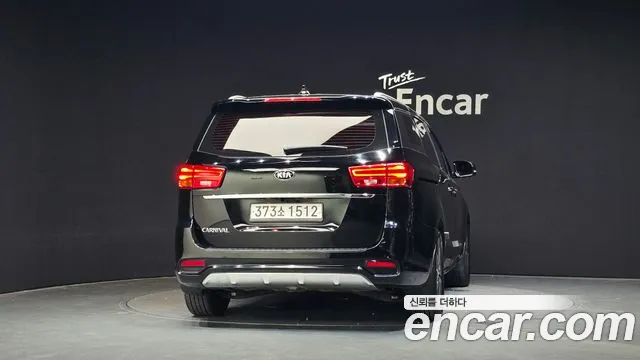 Kia Carnival 2019 thumb 4