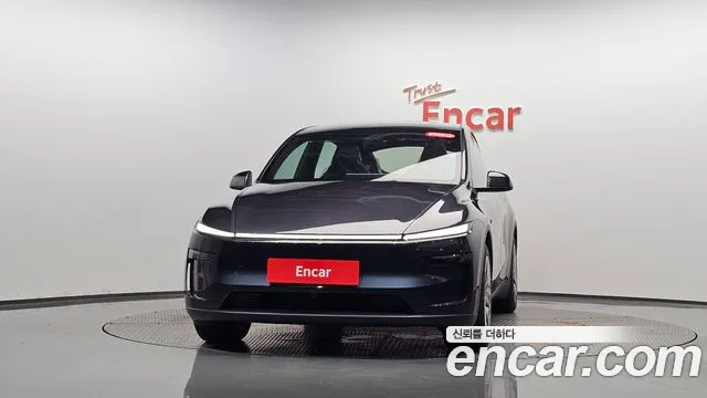 Tesla Model Y 2026 thumb 2