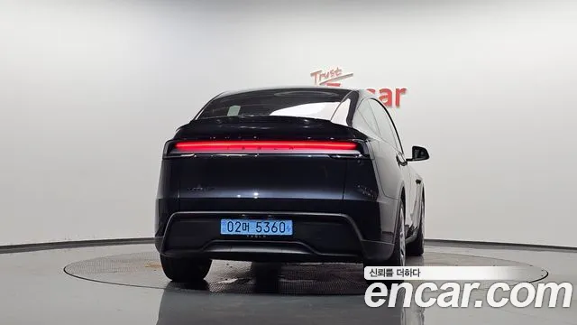Tesla Model Y 2026 thumb 3