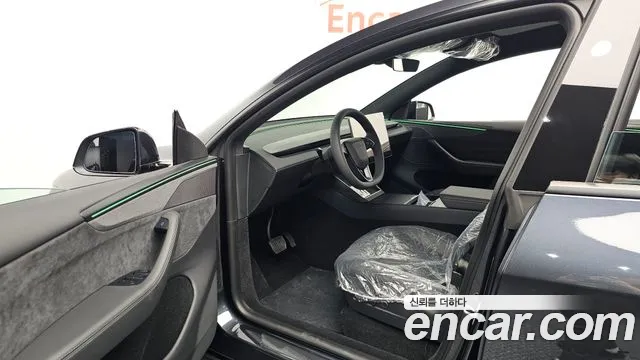 Tesla Model Y 2026 thumb 9
