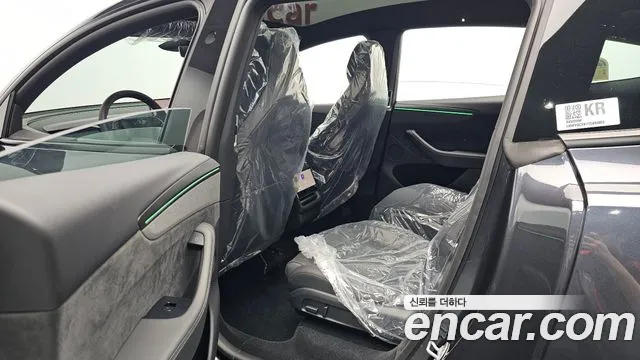 Tesla Model Y 2026 thumb 11