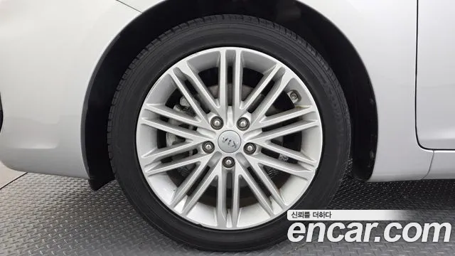 Kia Carens 2018 thumb 4