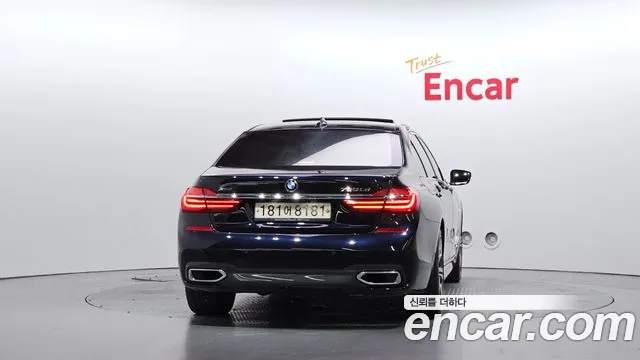 BMW 7-Series 2018 thumb 4