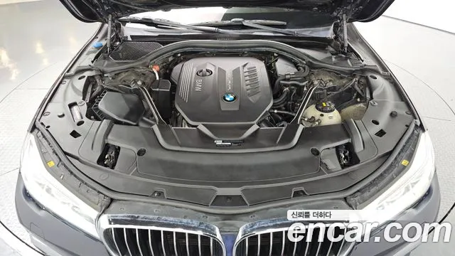 BMW 7-Series 2018 thumb 6