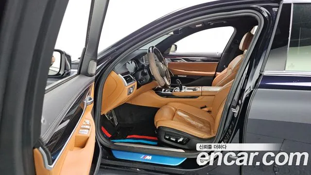 BMW 7-Series 2018 thumb 10