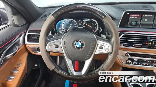 BMW 7-Series 2018 thumb 11