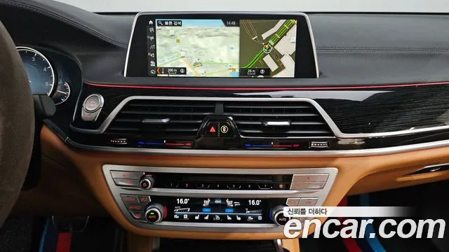 BMW 7-Series 2018 thumb 12