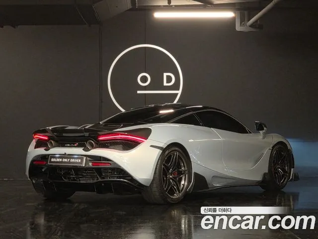 Mclaren 720S 2017 thumb 2