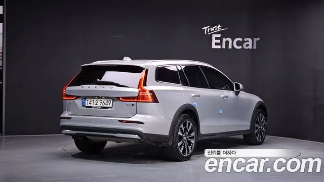 Volvo V60 2023 thumb 2