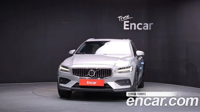 Volvo V60 2023 thumb 3