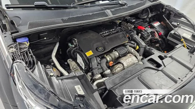 Peugeot 5008 2018 thumb 6