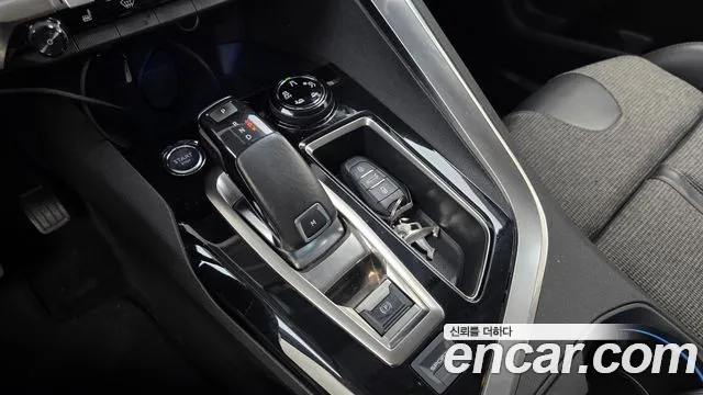 Peugeot 5008 2018 thumb 9