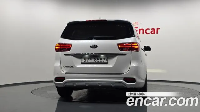 Kia Carnival 2019 thumb 3
