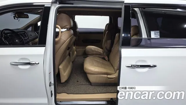 Kia Carnival 2019 thumb 10