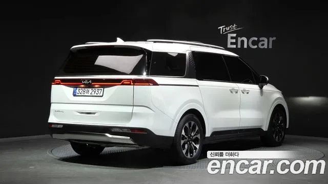 Kia Carnival 2023 thumb 2