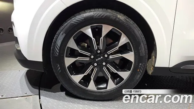 Kia Carnival 2023 thumb 5