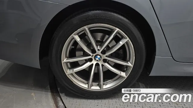 BMW 5-Series 2017 thumb 5