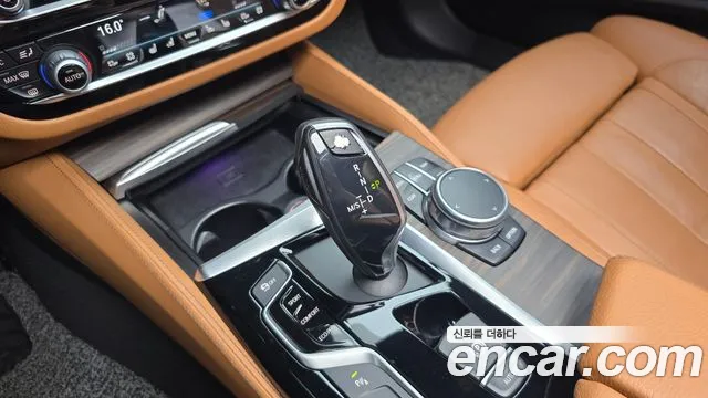 BMW 5-Series 2017 thumb 9