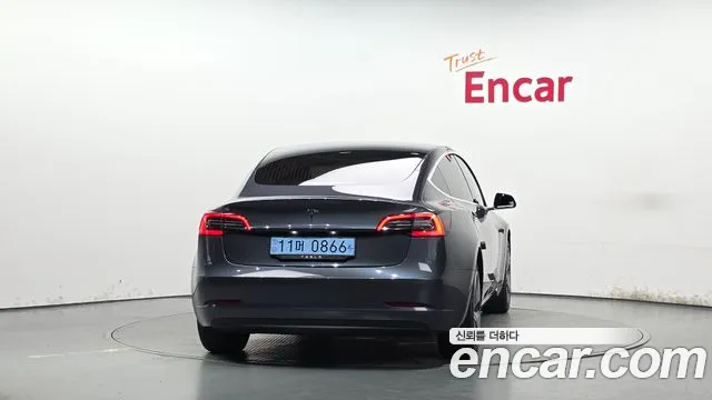 Tesla Model 3 2020 thumb 4