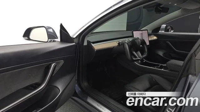 Tesla Model 3 2020 thumb 10