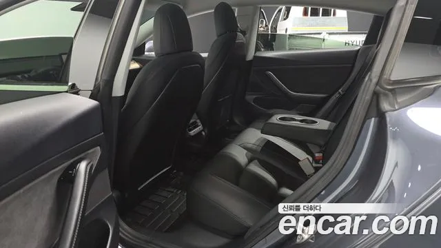 Tesla Model 3 2020 thumb 11