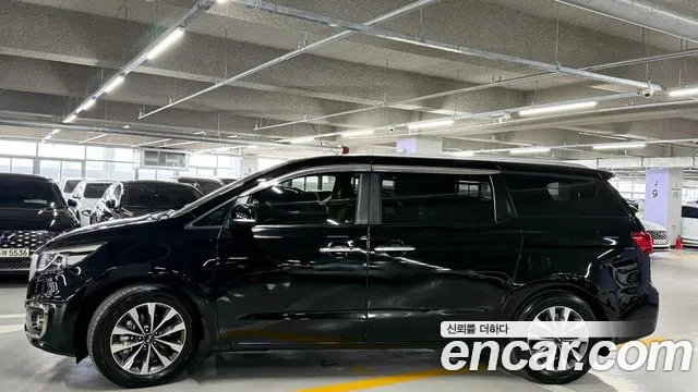 Kia Carnival 2015 thumb 4