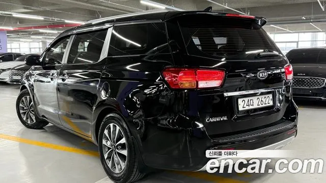 Kia Carnival 2015 thumb 5