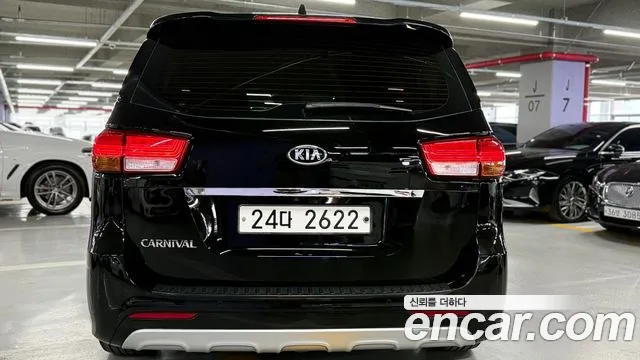 Kia Carnival 2015 thumb 6
