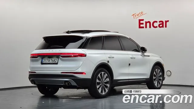 Lincoln Corsair 2020 thumb 2