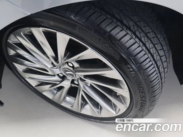 Lexus ES 2025 thumb 5
