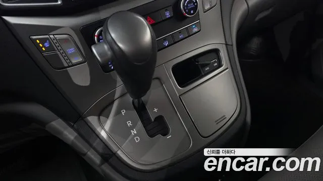 Hyundai Starex 2017 thumb 9