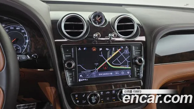 Bentley Bentayga 2020 thumb 12