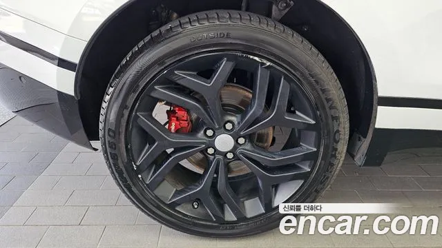 Land Rover Range Rover Velar 2017 thumb 5