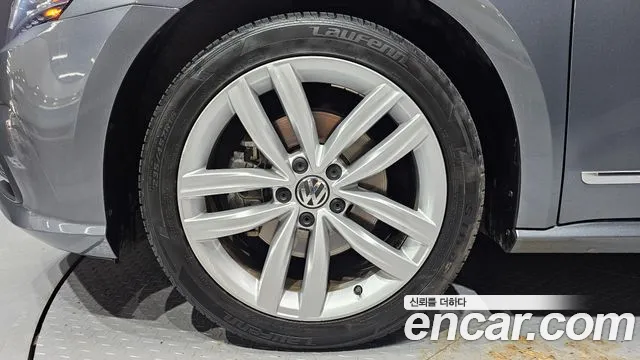 Volkswagen Passat (North America and China) 2018 thumb 5