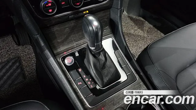 Volkswagen Passat (North America and China) 2018 thumb 9