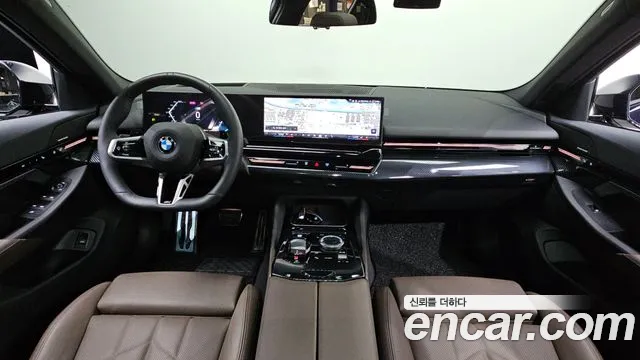 BMW 5-Series 2024 thumb 7