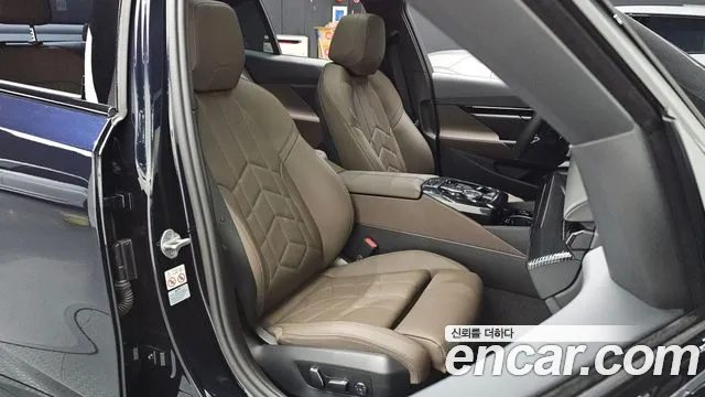 BMW 5-Series 2024 thumb 10
