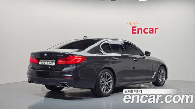 BMW 5-Series 2018 thumb 2