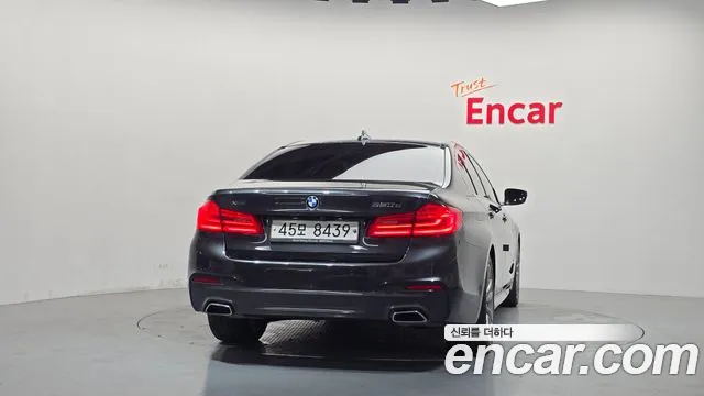 BMW 5-Series 2018 thumb 4