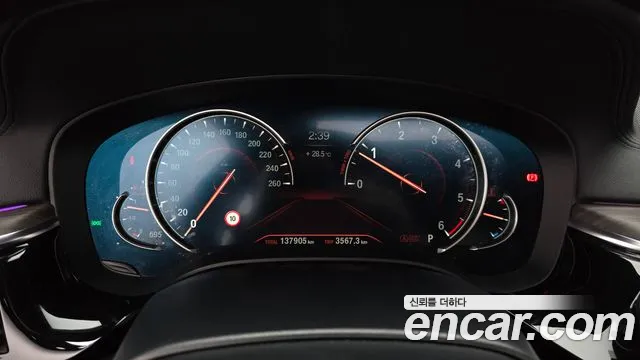 BMW 5-Series 2018 thumb 8