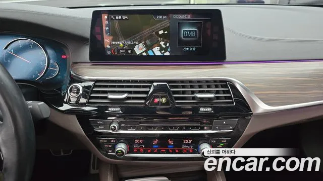BMW 5-Series 2018 thumb 12