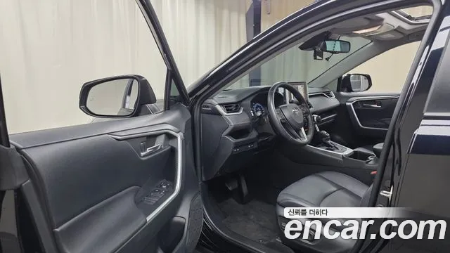 Toyota RAV4 2023 thumb 10