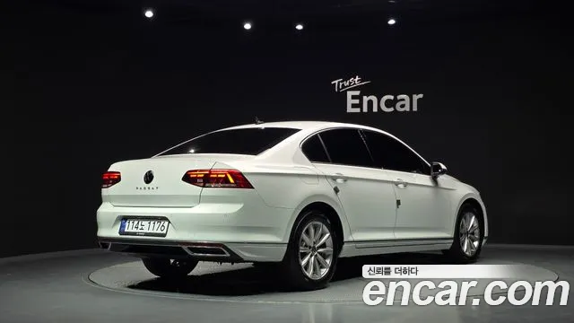 Volkswagen Passat (North America and China) 2021 thumb 2