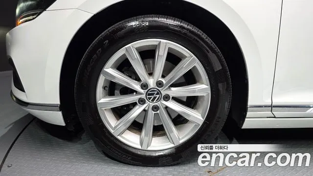 Volkswagen Passat (North America and China) 2021 thumb 5