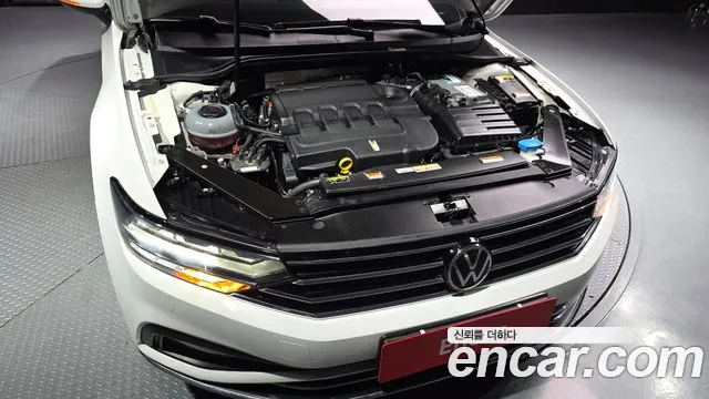 Volkswagen Passat (North America and China) 2021 thumb 6