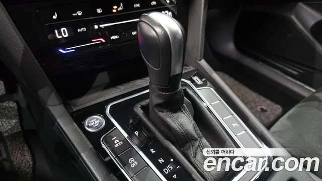 Volkswagen Passat (North America and China) 2021 thumb 9