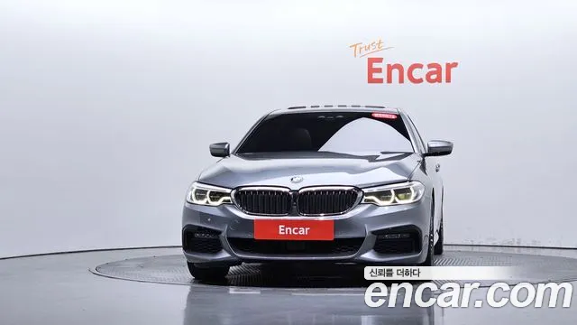 BMW 5-Series 2019 thumb 2