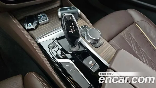 BMW 5-Series 2019 thumb 8