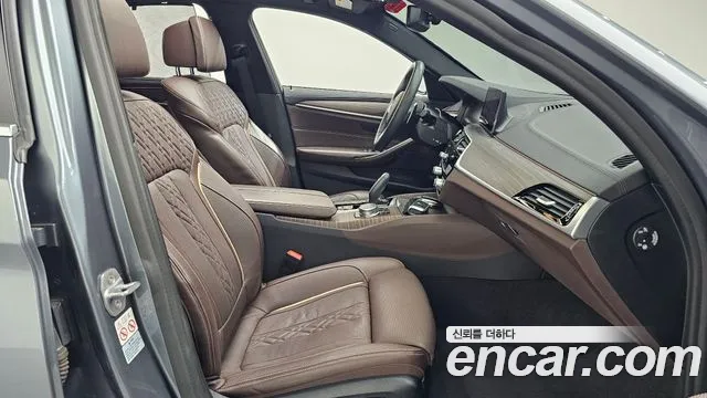 BMW 5-Series 2019 thumb 10